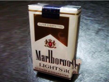 黑色壳子的香烟带爆珠